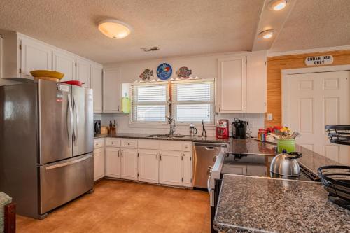 Beach Barracks by Oak Island Accommodations - photo 44