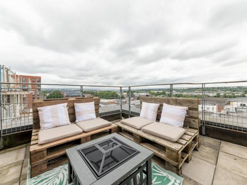 Newly built Top Floor Flat with Private Terrace Pass the Keys