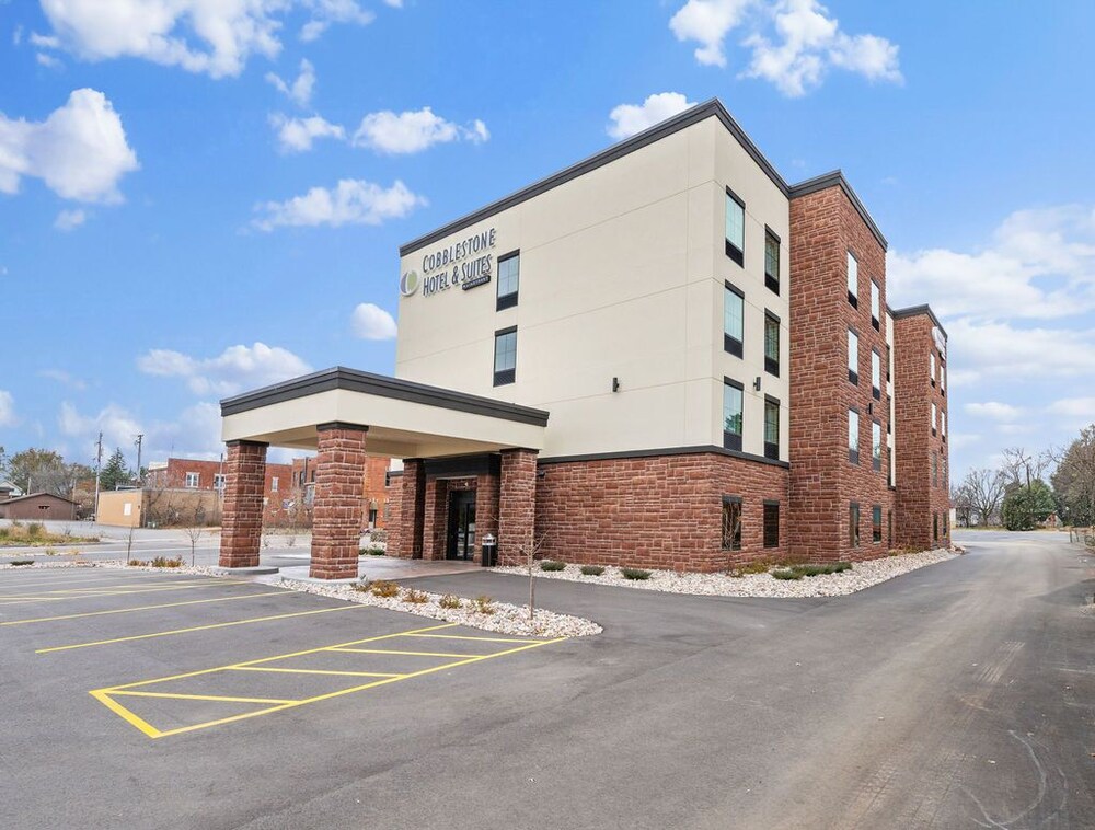 Cobblestone Hotel & Suites Mosinee - photo 110