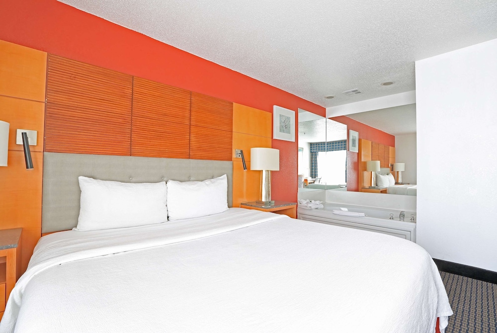 Days Inn by Wyndham Calumet Park - photo 9