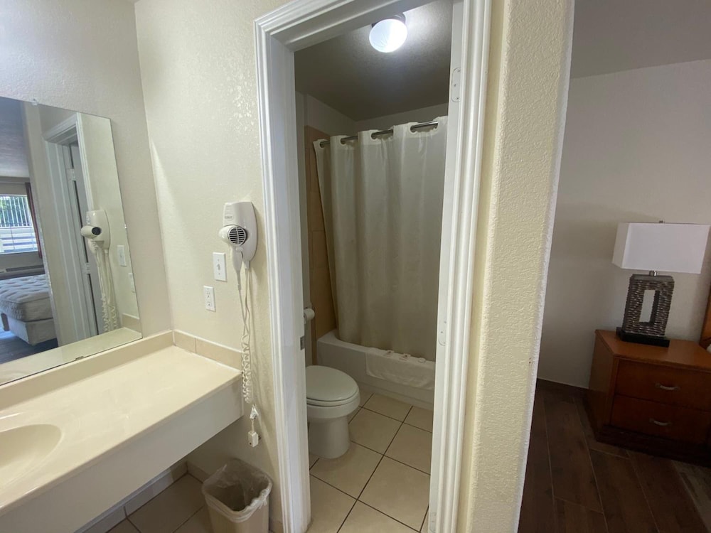 Cedar Creek Inn - photo 18