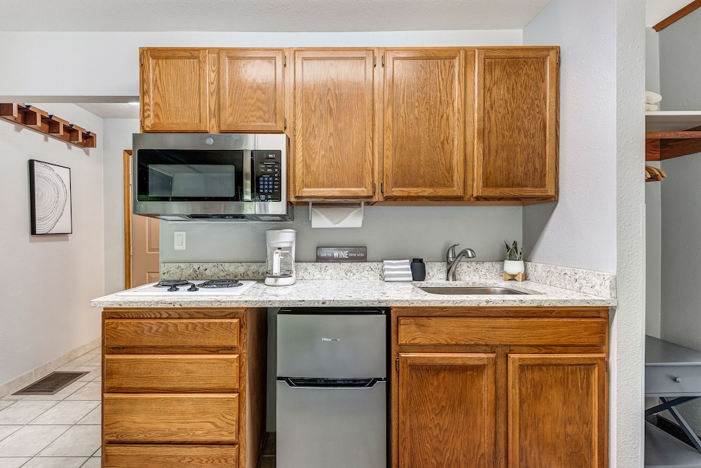 Bend Riverside Inn & Suites - photo 178