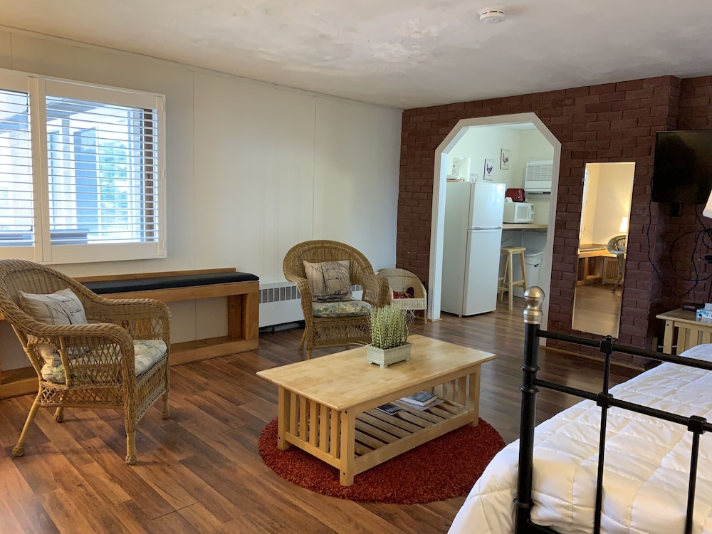 Vineyard Harbor Motel Private Beach - photo 144