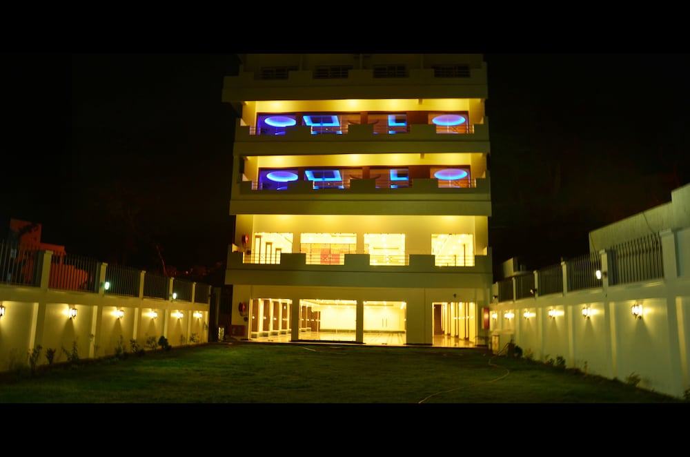 Royal Windsor Hotel — hotel in Naini Tal