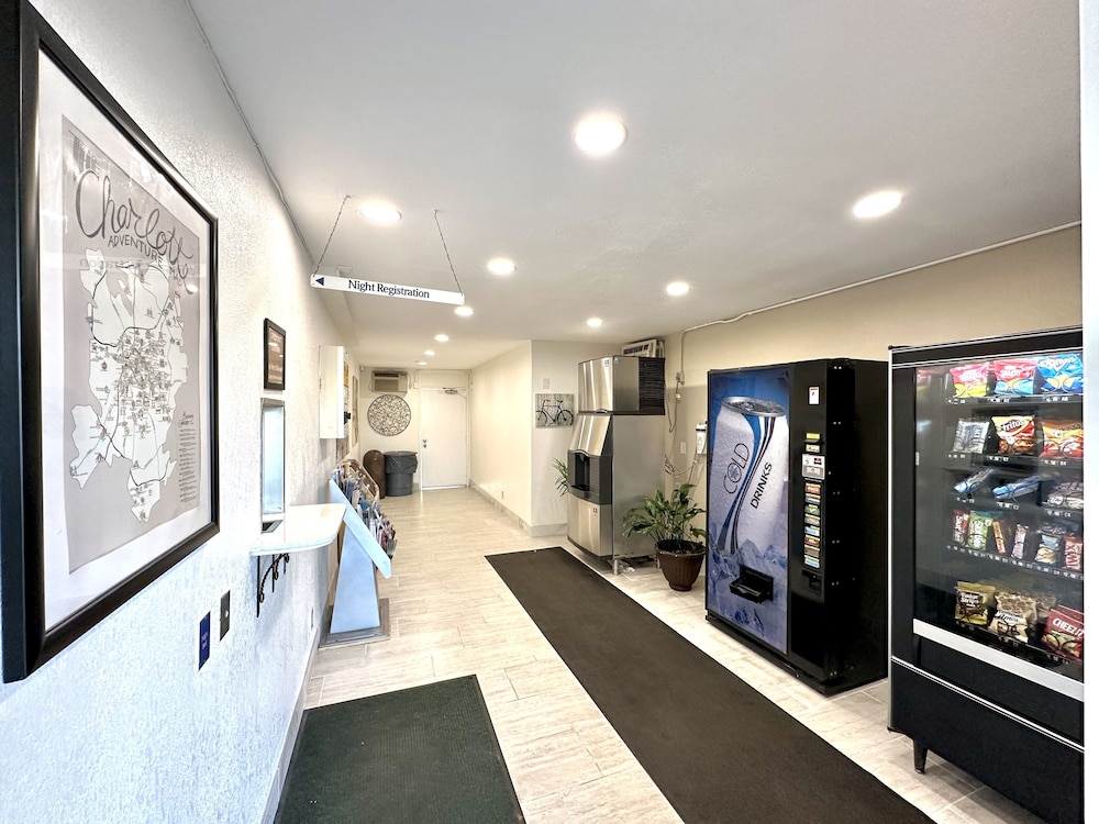 Royal Inn Charlotte Airport Hotel - photo 4