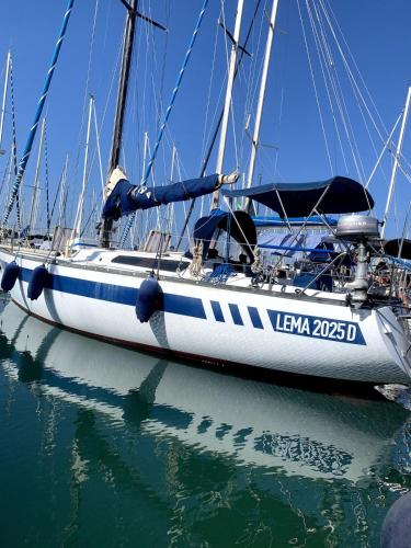 Notte in barca tra gioia e relax cullati dal mare in Civitavecchia, Italy