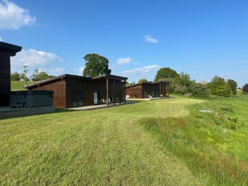 Meadow Valley Lodge 4 — 4-Star Luxury Hotel in Ipswich, United Kingdom
