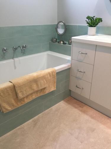 Bird Abode — 4-Star Luxury Hotel in Maryborough, Australia