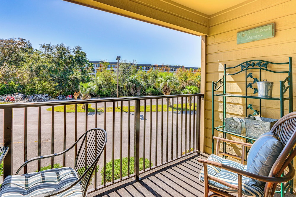 Walk to Beach: Resort Perks at Hilton Head Condo - photo 12