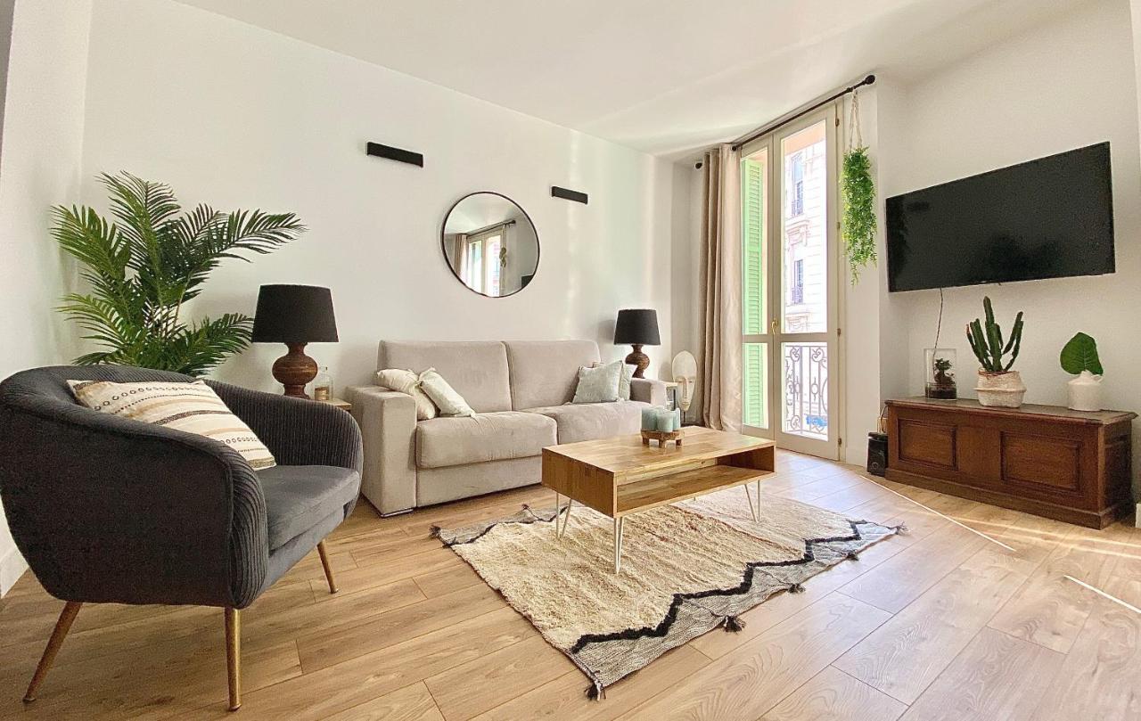 Bioves En Duplex Climatisation Centre Ville Plage in Menton, France