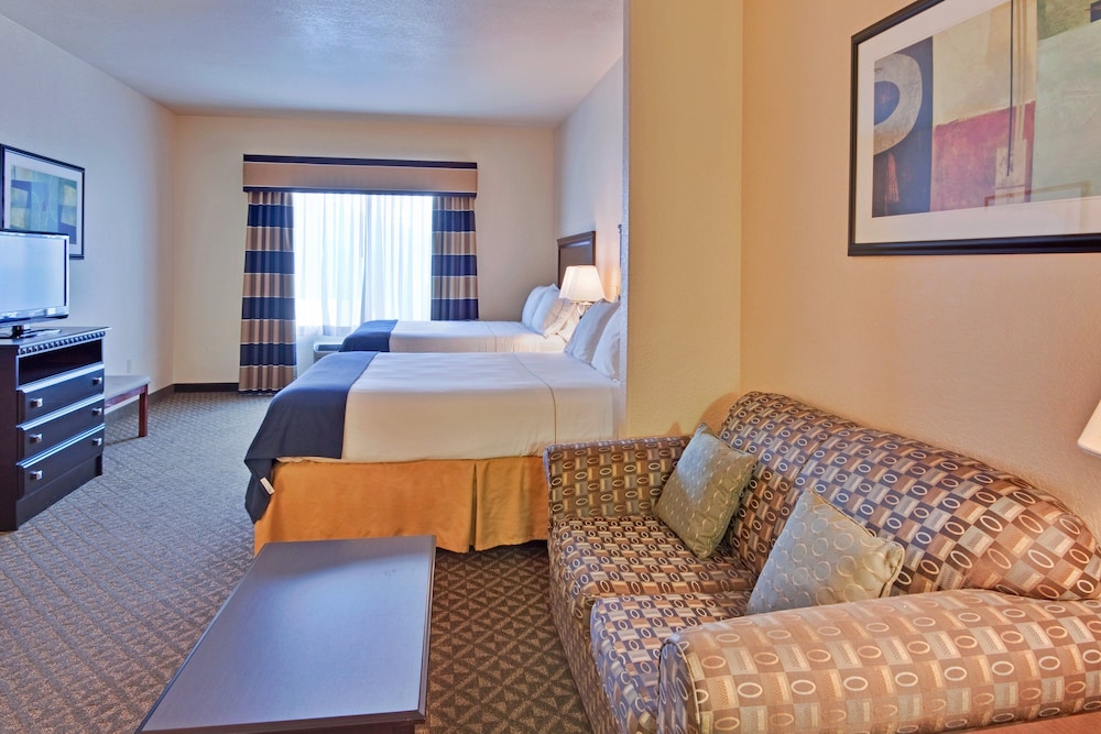 Holiday Inn Express Delano by IHG - photo 11