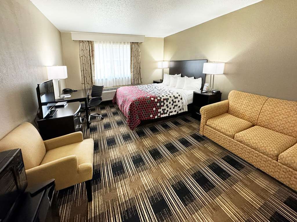 Econo Lodge Wausau Rothschild - photo 9