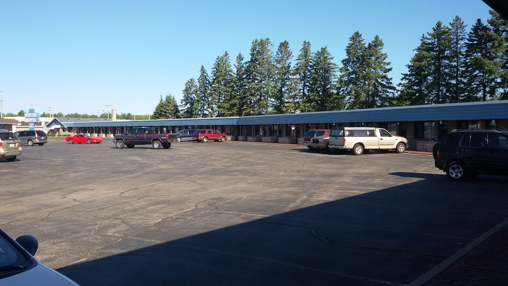 Knights Inn Stevens Point - photo 33