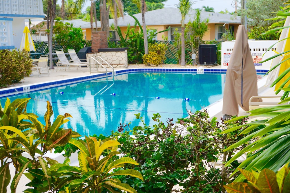 Club Lux Resort By the Beach - photo 37