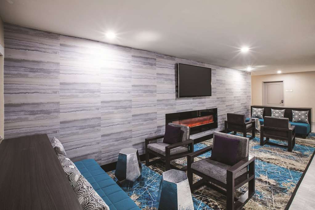 La Quinta Inn & Suites by Wyndham Walker Denham Springs - photo 3