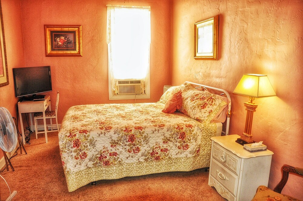 La Plaza Inn - photo 26