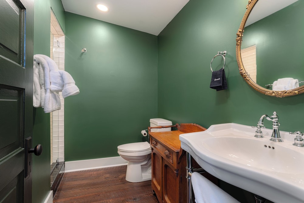 The NuWray Hotel & Carriage House - photo 63