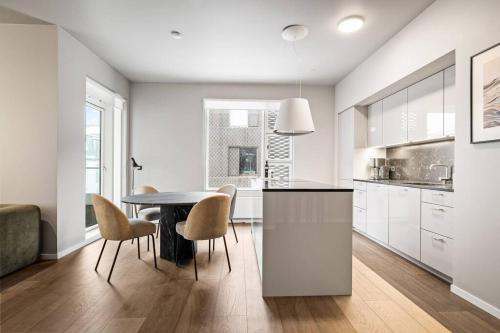 Private Lux 2BR & 2BA City Center with Free Parking