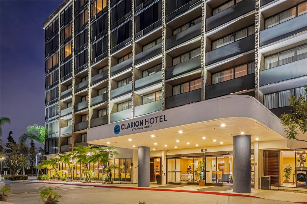 Clarion Hotel Anaheim Resort - photo 3