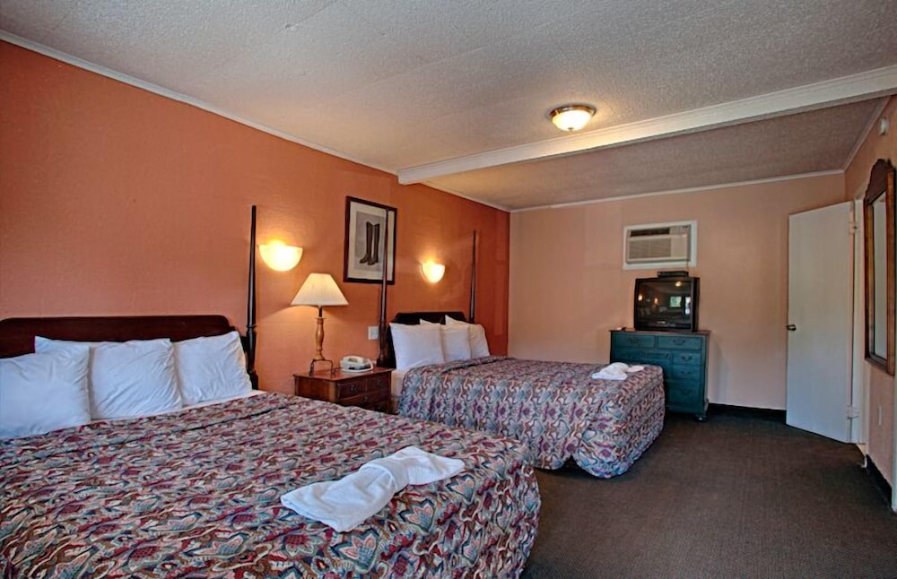 Economy Motel Inn & Suites - photo 7