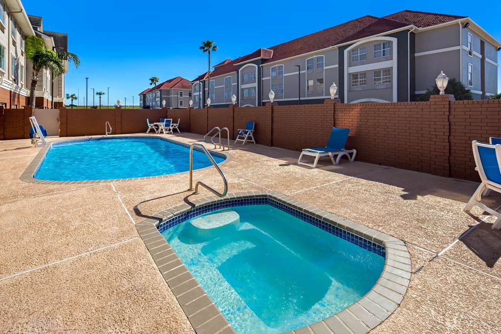 La Quinta Inn & Suites by Wyndham Pharr North McAllen - photo 8