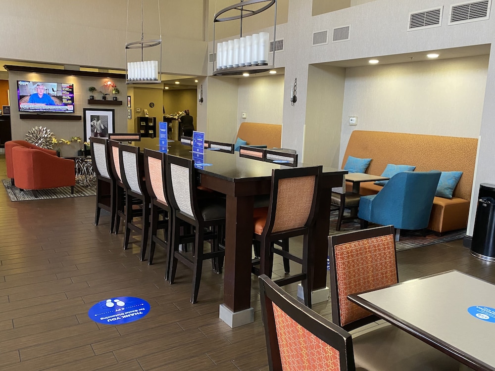 Hampton Inn & Suites Las Vegas South - photo 42