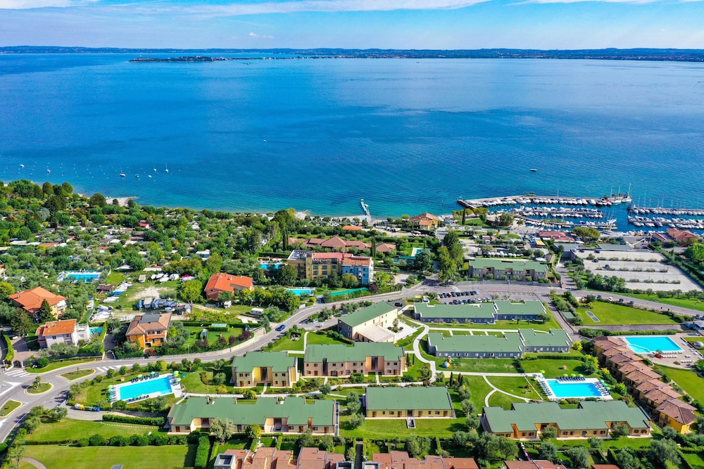 Residence Relais Rosa dei Venti — 4-Star Luxury Hotel in Moniga Del Garda, Italy