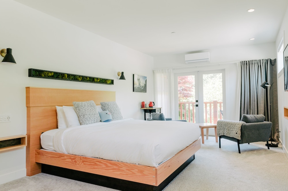 Pluvio Restaurant and Rooms in Ucluelet, Canada