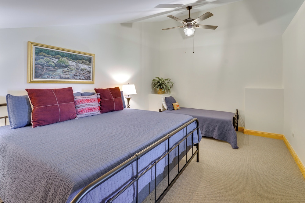 2 Mi to Angel Fire Resort Luxury Condo with Balcony in Angel Fire, United States