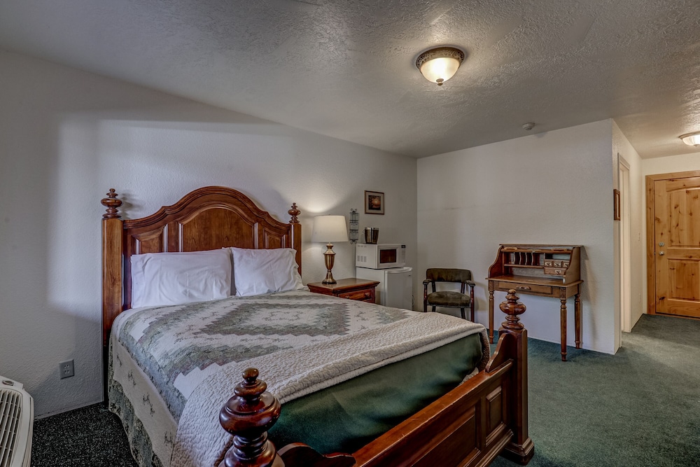 The Snuggle Inn - photo 56