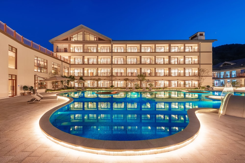Novotel Qiandao Lake — 4-Star Luxury Hotel in Hangzhou, People's Republic of China