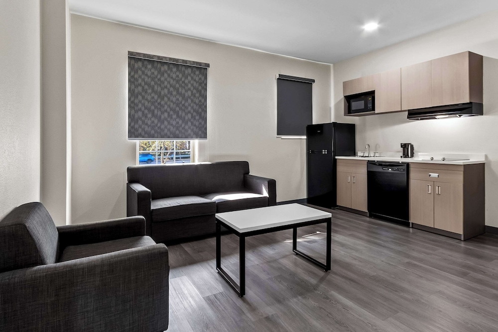 MainStay Suites Columbia Harbison - photo 16