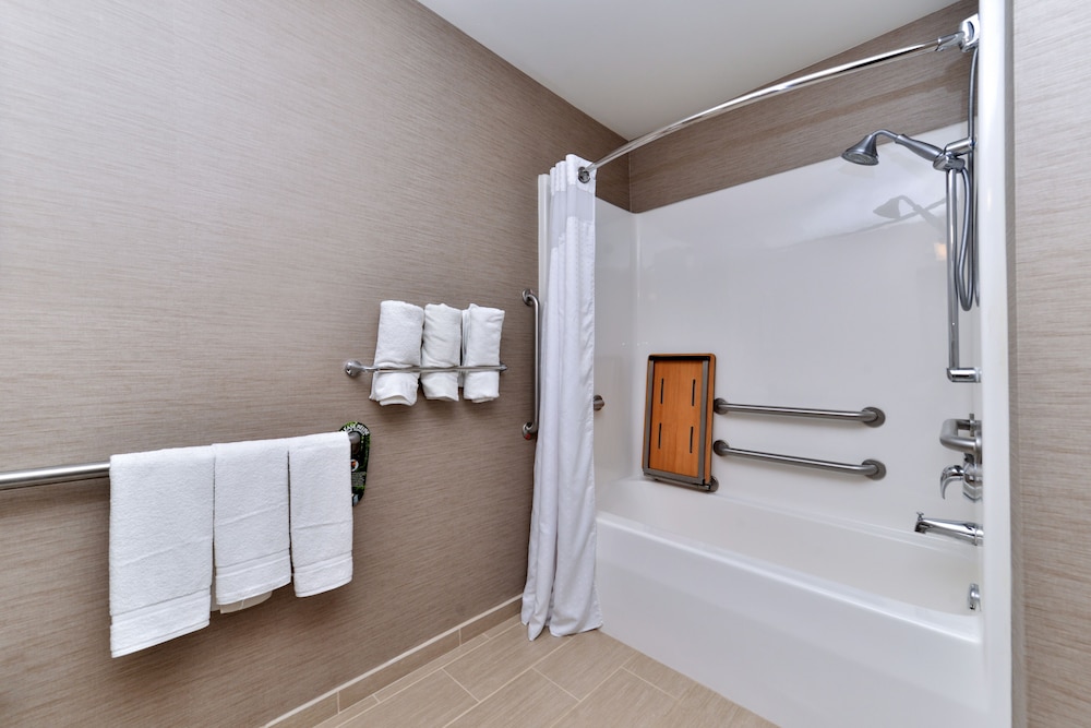 Holiday Inn Express St. Louis West O'Fallon by IHG - photo 38