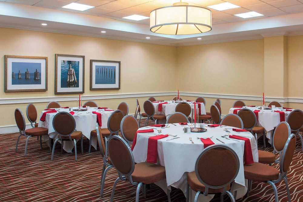 Four Points by Sheraton Suites Tampa Airport Westshore - photo 25