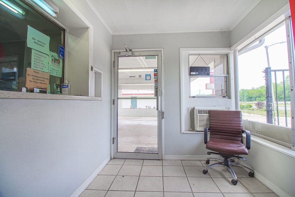 Oyo Hotel Mcalestar Ok S Main St - photo 3