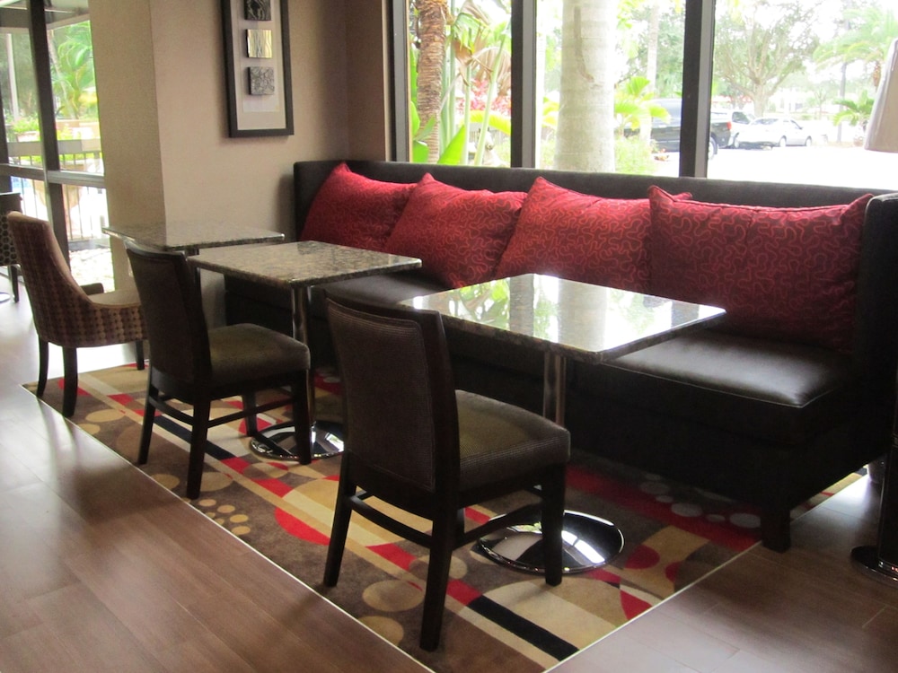 Hampton Inn Fort Myers Airport & I 75 - photo 31