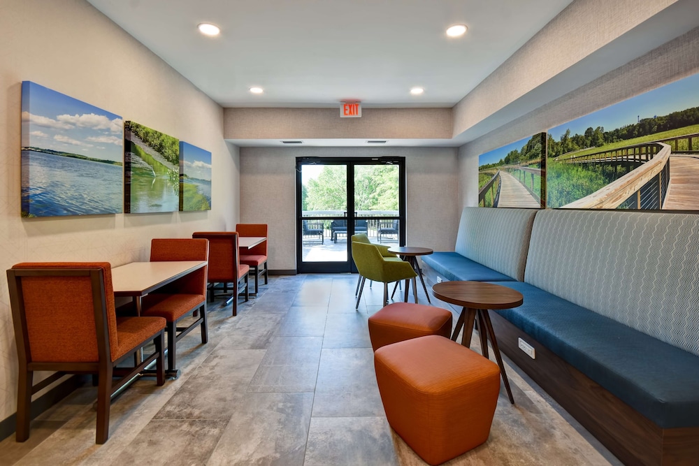 Hampton Inn Potomac Mills Woodbridge - photo 2
