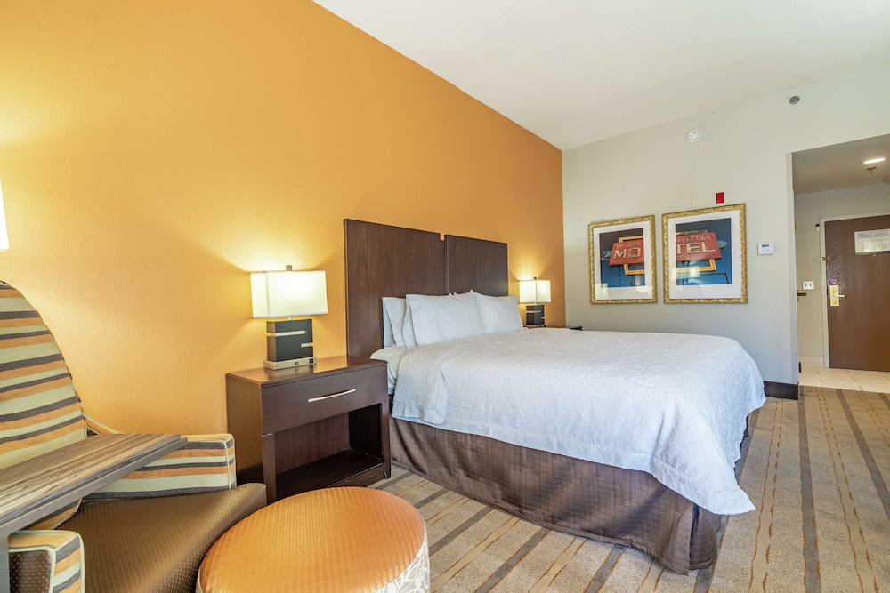 Hampton Inn Milledgeville - photo 9