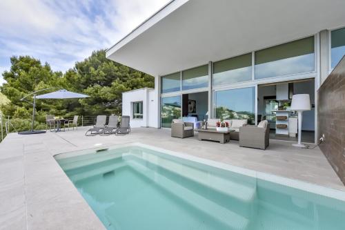 Villas Guzman Eltrece — 4-Star Luxury Hotel in Moraira, Spain