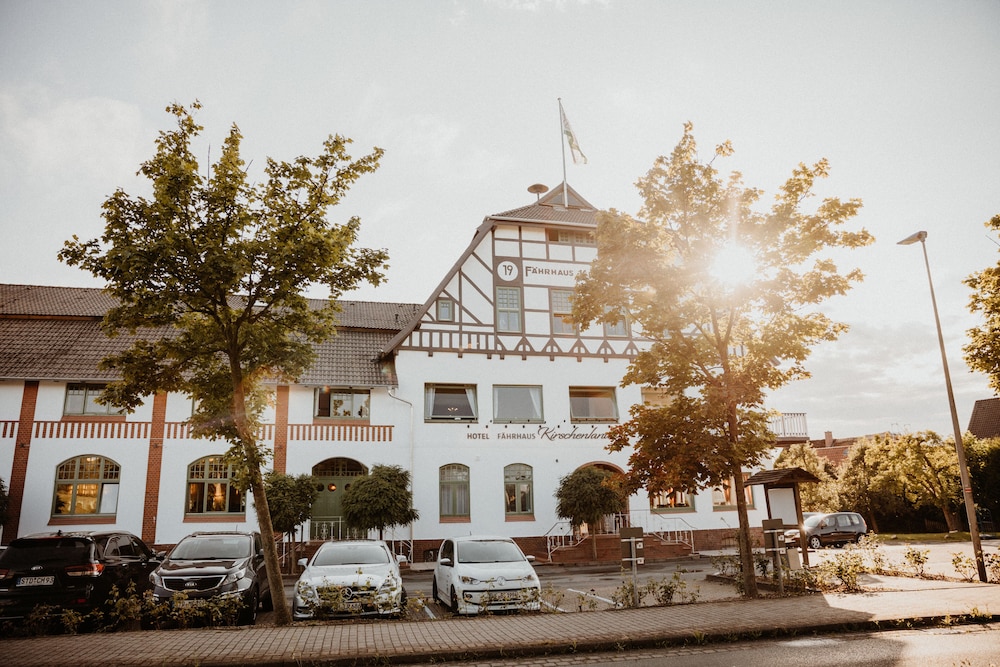Fährhaus Kirschenland — hotel in Jork