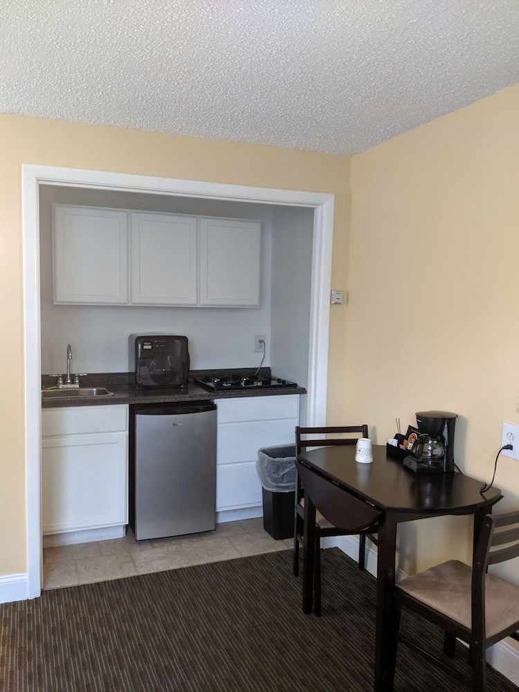 Clarence Inn - photo 16