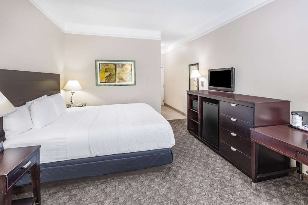 La Quinta Inn & Suites by Wyndham Pharr RGV Medical Center - photo 25