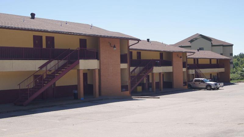 Holiday Lodge & Suites - photo 5