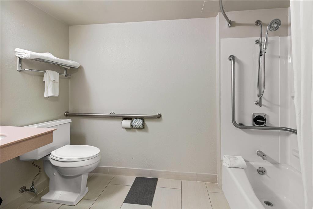 Suburban Studios Altoona - photo 9