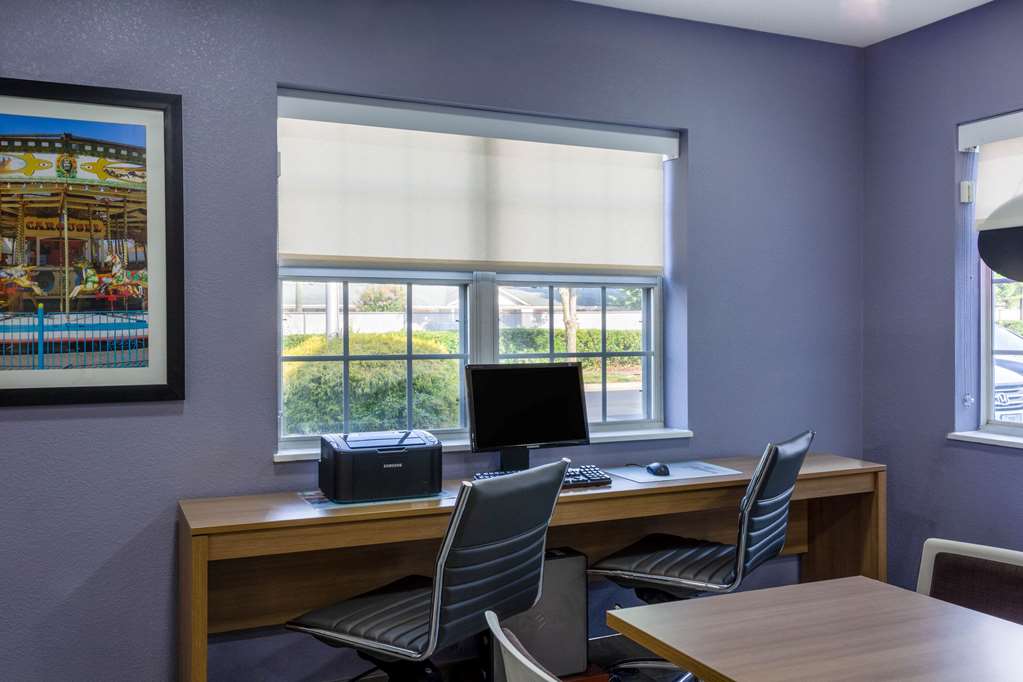 Microtel Inn & Suites by Wyndham Burlington - photo 16