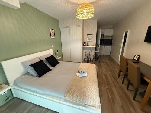 119 Sous Le Ciel De Provence Aix — Eguilles