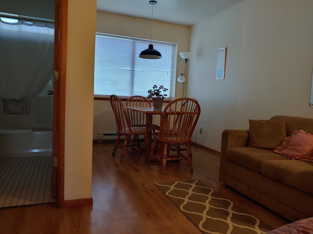 The Dublin House Motel - photo 51