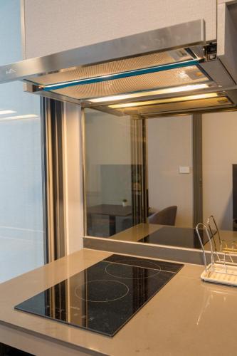 1BR Apt Pool Gym Rooftop BTS Coworking Space 10 min Nana Plaza Central New Building 24 7 Security