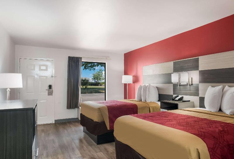 Econo Lodge - photo 62