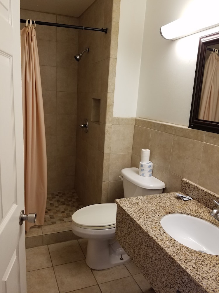 Luxury Inn & RV Park - photo 19